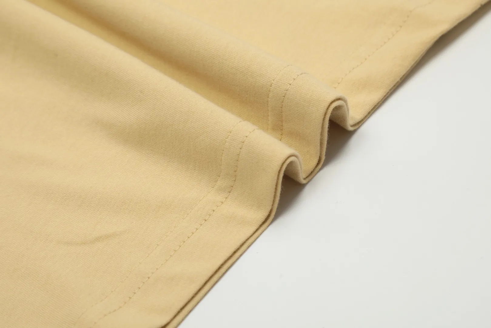 🅿️116 "Top quality" Style number: DS003# (not off the shelves all year round) [Ralph Lauren classic pony embroidered round neck basic short sleeves] ✅Ralph Lauren Ralph Lauren classic basic versatile round neck short sleeves ✅Main supplier platform live broadcast Wholesale entities Replenish when out of stock Not off the shelves ✅ZP quality 1:1 version Scan the code to enter the GF website Z cabinet quality ✅26 pieces of 180g hydrophilic toner 100% cotton fabric, comfortable and soft, strong breathability, high-end, cost-effective, good quality needless to say ✅Restore the original version, the maximum size can be worn up to 210 pounds, loose, comfortable and stress-free ✅Work wear, life wear, suitable for various occasions, must-have recommendation for couples Size: Powder white dark gray blue label light gray white label